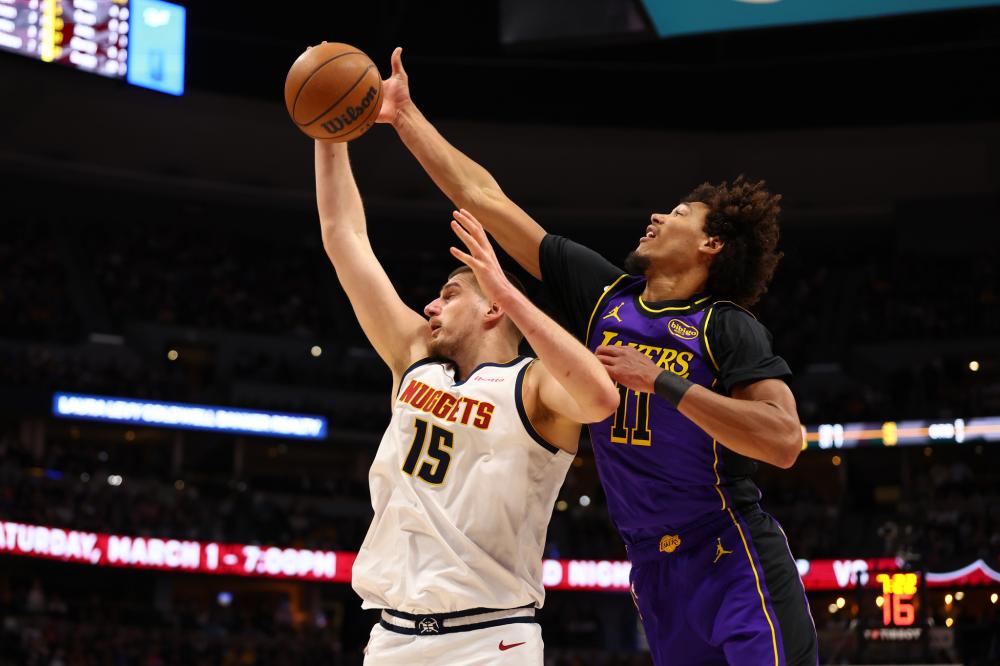 现代足球应 现代足球应