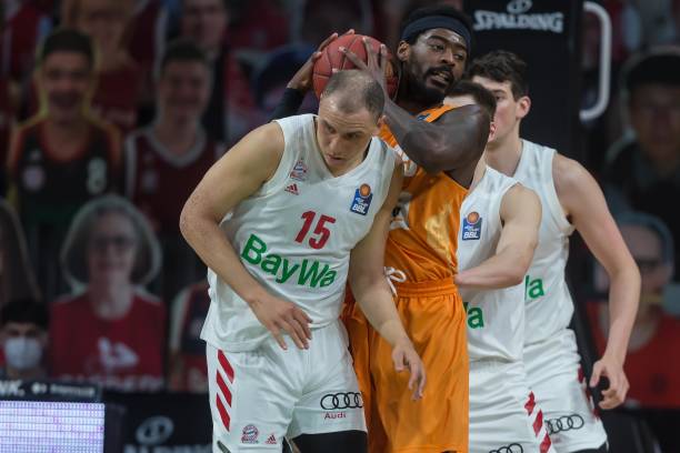 多是依附于 多是依附于